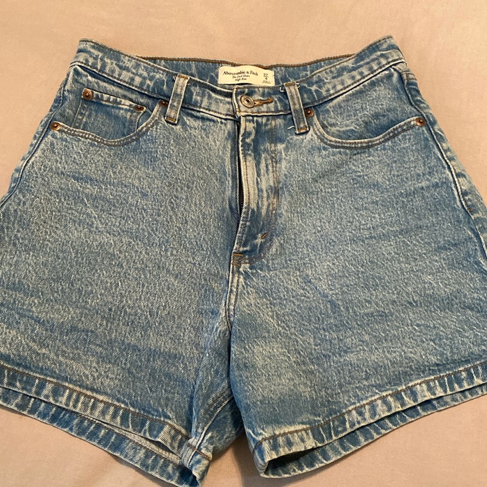 Size 27/4 Abercrombie high rise dad short